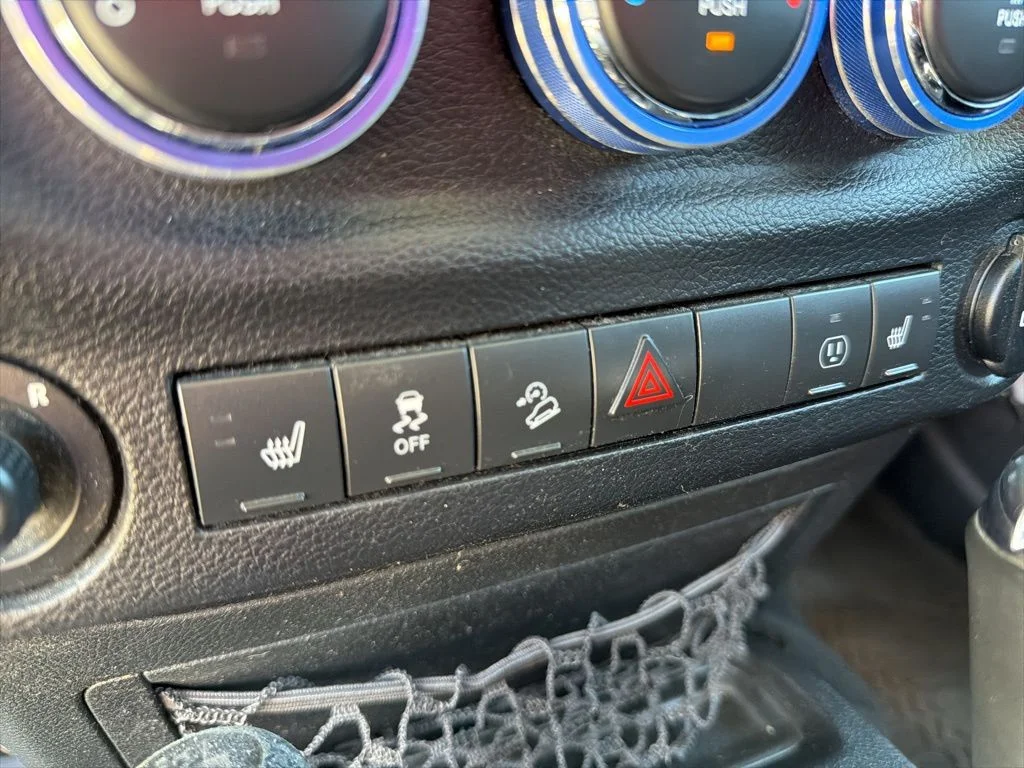 Used 2014 White Jeep Unlimited Sahara image 41