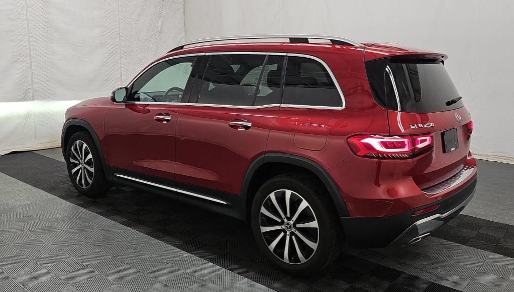 Used 2023 Red Mercedes-Benz GLB 250 image 4