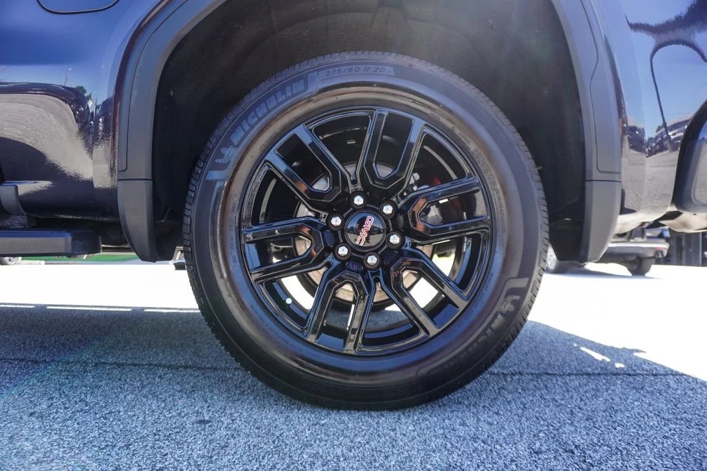 Used 2023 Silver GMC Elevation image 39