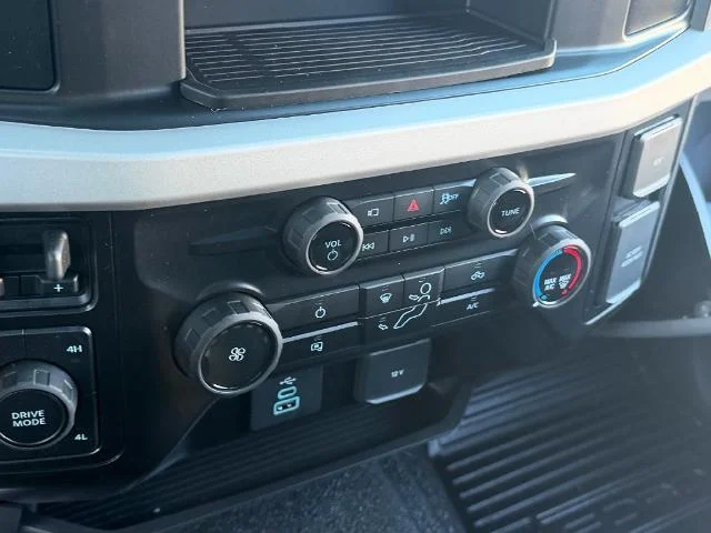 New 2027 Oxford White Ford F-350® XLT image 37