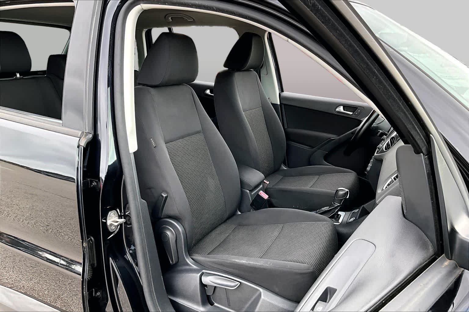 Used 2017 Deep Black Pearl Metallic Volkswagen  image 9