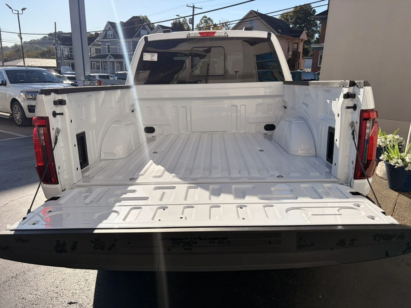 New 2026 Oxford White Ford XLT image 9