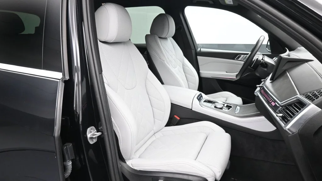 Certified Used 2025 Black BMW sDrive40i image 17