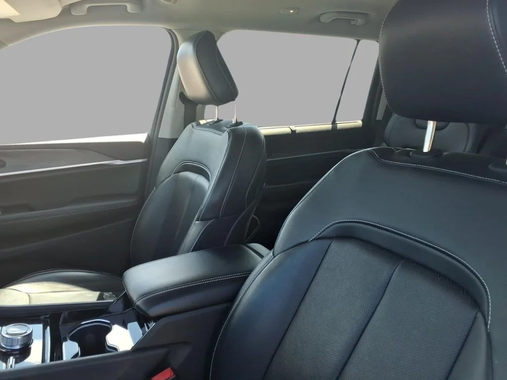 Used 2022 White Jeep Limited image 16