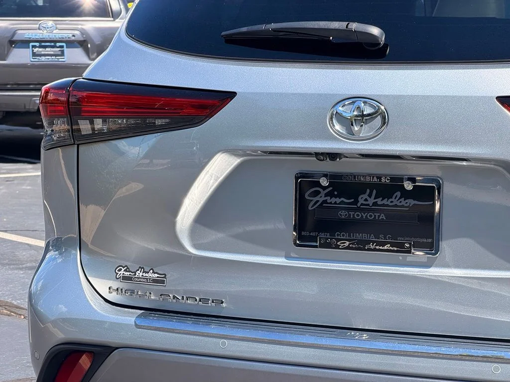 Used 2023 Silver Toyota Platinum image 15