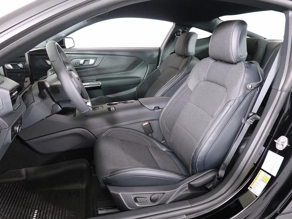 2026 Ford Mustang EcoBoost Fastback - Photo 6