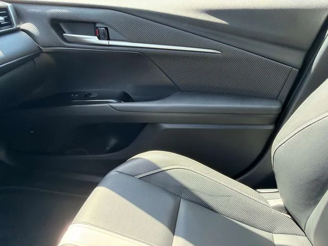 Used 2025  Toyota SE image 21