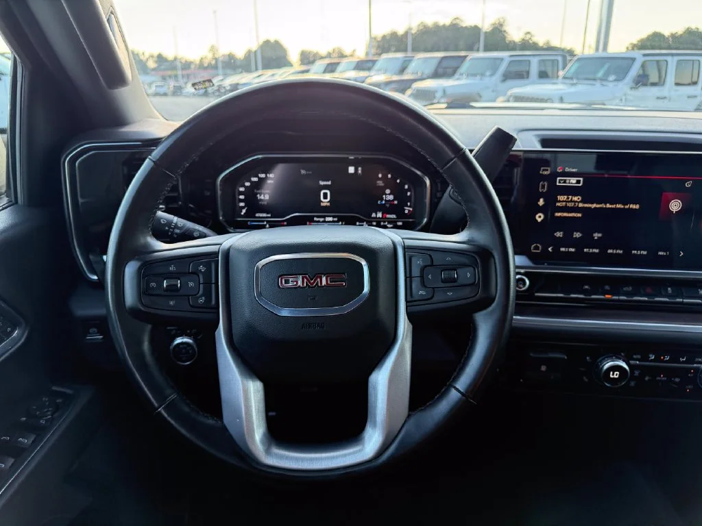 Used 2025 Silver GMC SLT image 9