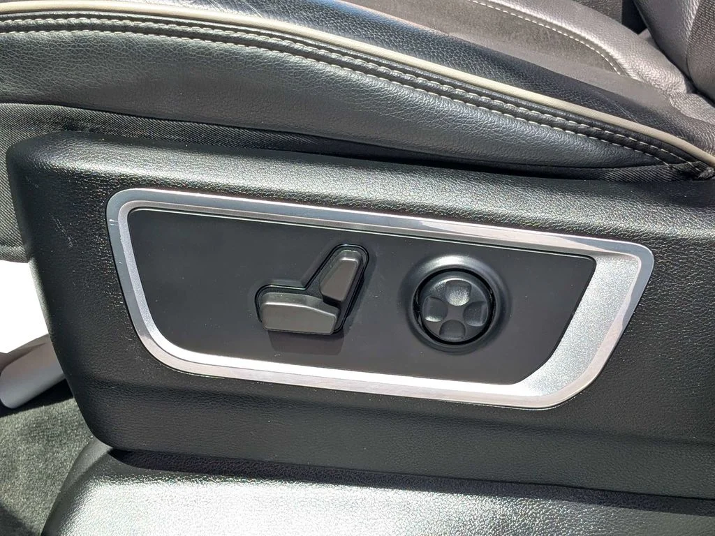 Used 2021 Blue Ram Laramie image 20