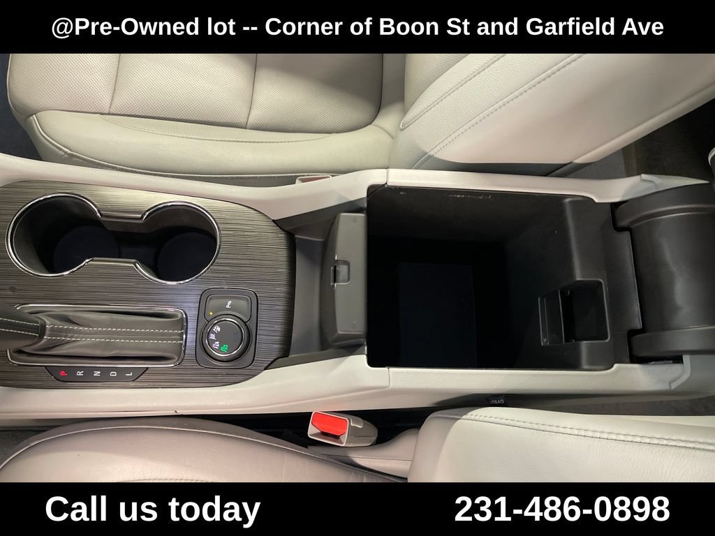Used 2019 SUMMIT WHITE GMC SLT image 26