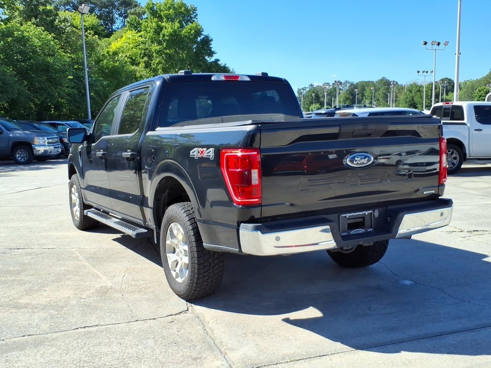 Used 2023 Agate Black Metallic Ford XLT image 9