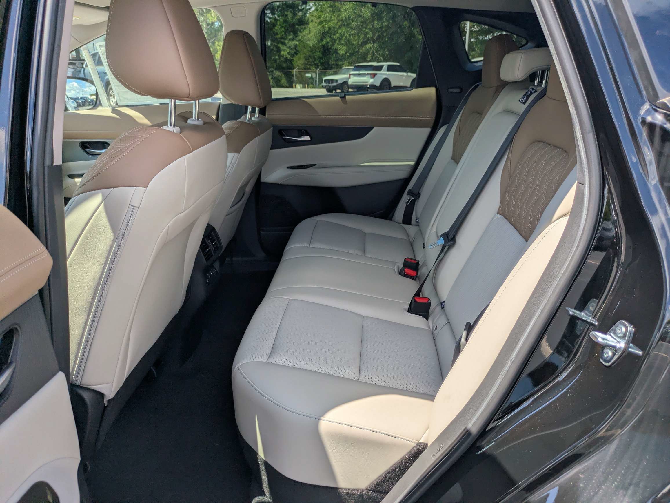 New 2026 Black Nissan Platinum image 5