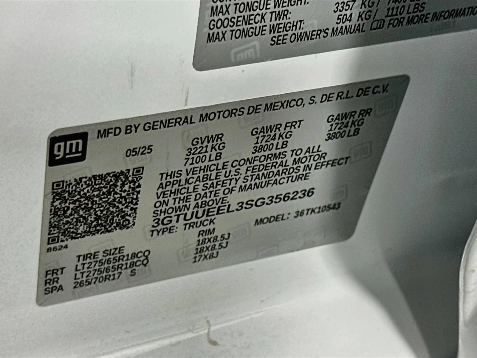 Used 2025 Summit White GMC AT4 image 34