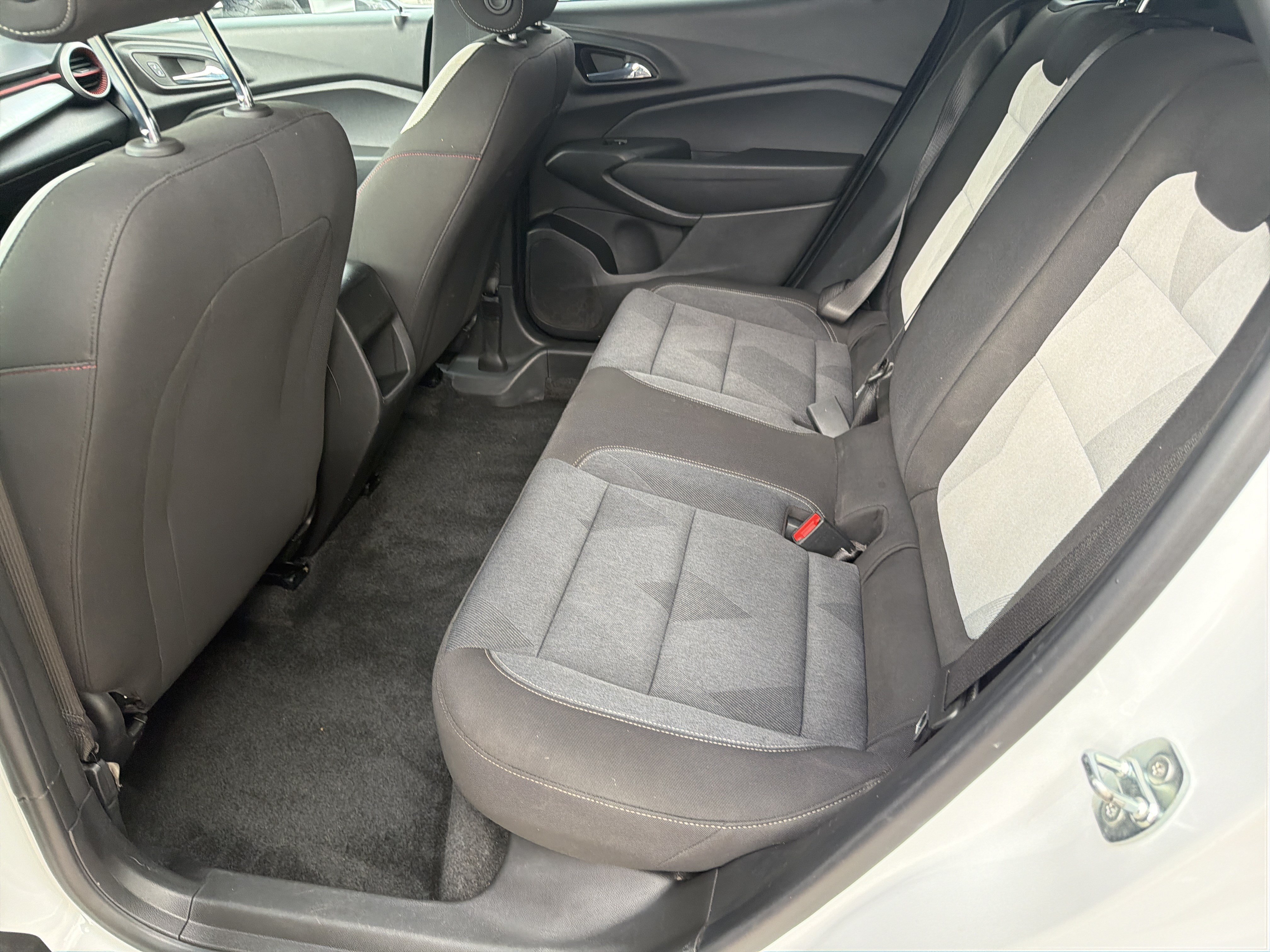 Used 2024 Summit White Chevrolet 1RS image 19