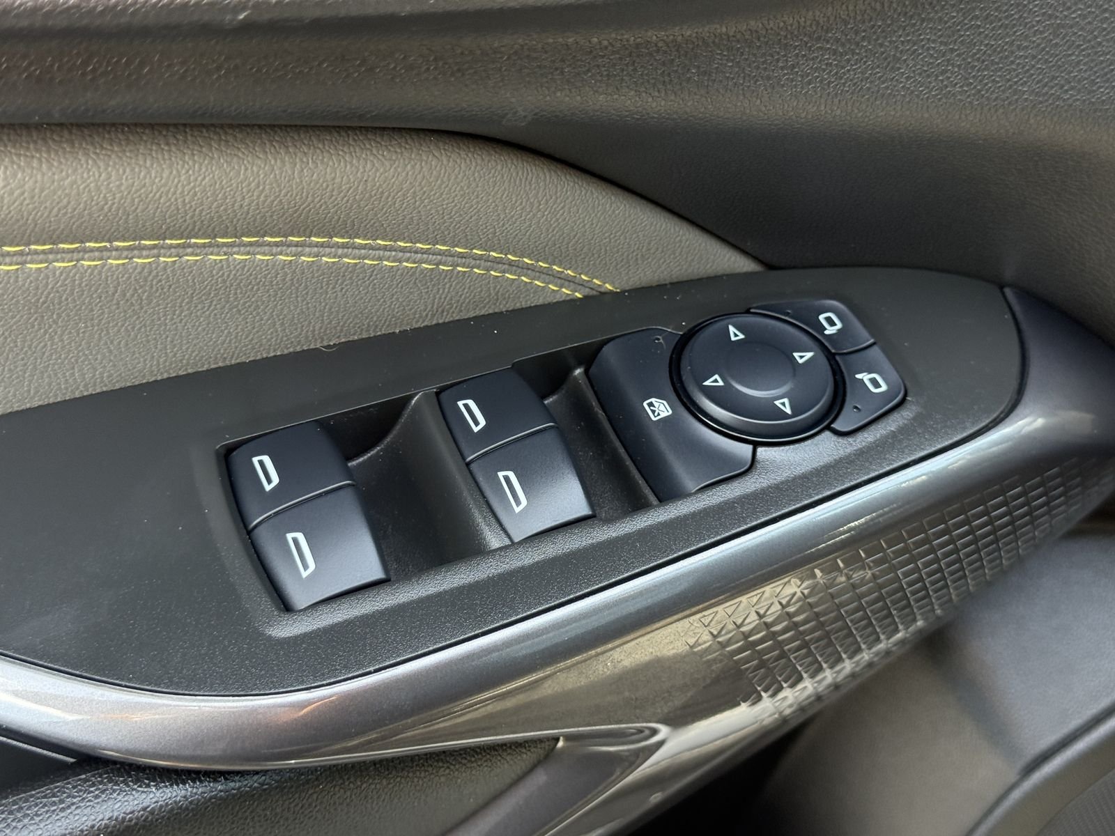 Used 2025 Sterling Gray Metallic Chevrolet ACTIV image 21