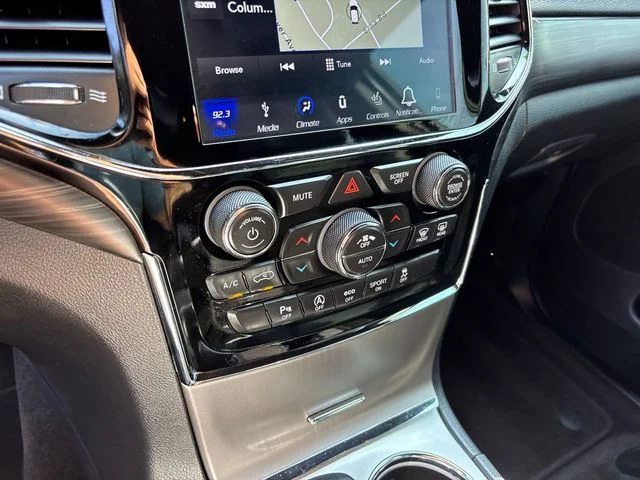 Used 2019 White Jeep Altitude image 23