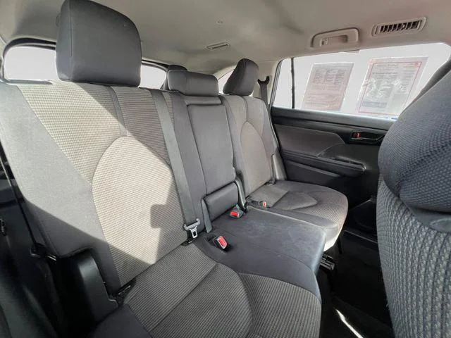 2025 Toyota Highlander LE - Photo 60