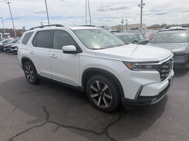 2023 Honda Pilot Touring AWD's photo