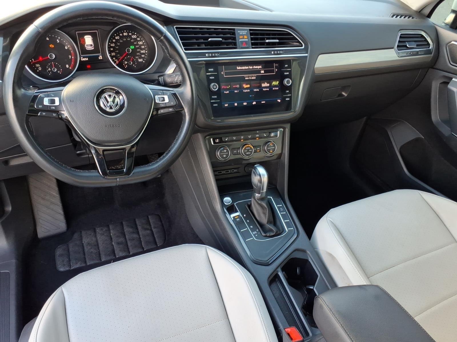 Used 2018 Platinum Gray Metallic Volkswagen SEL image 22