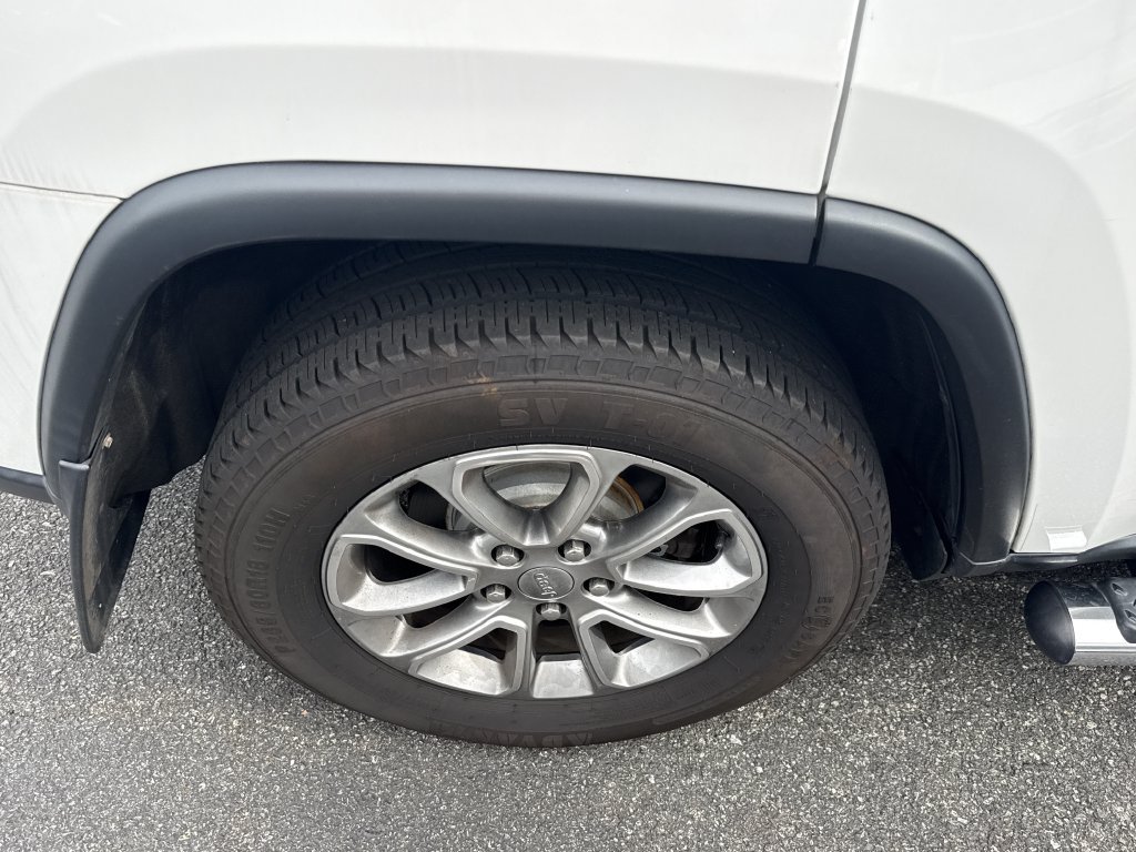 Used 2015 White Jeep Limited image 12