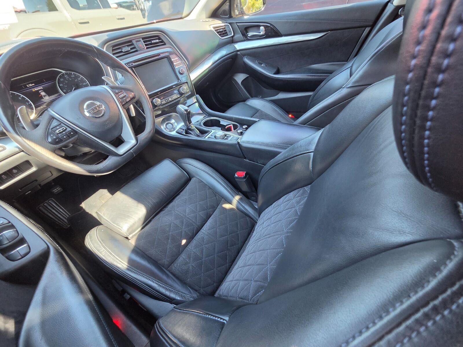 Used 2016 Red Nissan 3.5 SR image 8