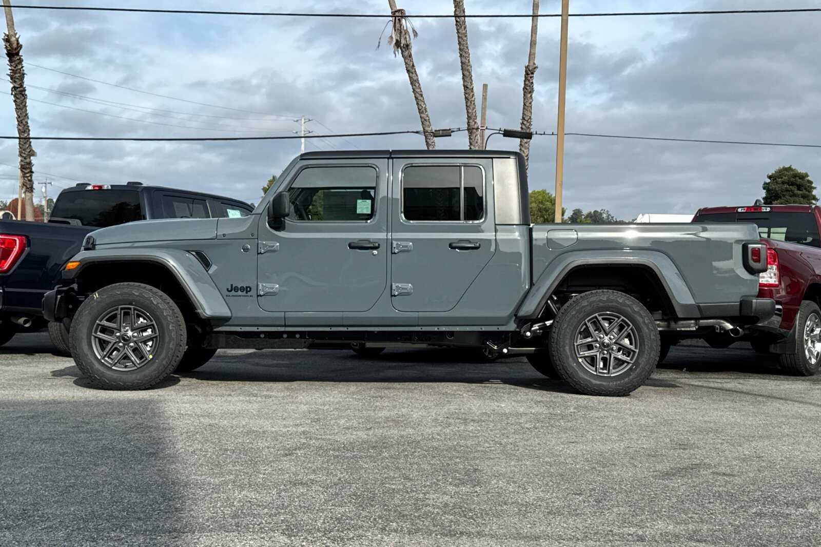 New 2026 Anvil Clear-Coat Exterior Paint Jeep Sport S image 7