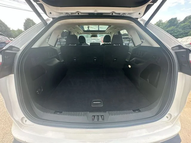 Used 2019 White Ford SEL image 29