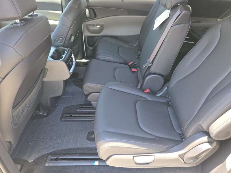 New 2026 Snow White Pearl Kia EX image 8