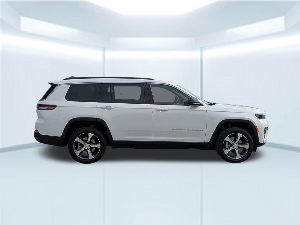 New 2026 Bright White Clear-Coat Exterior Paint Jeep Limited image 7