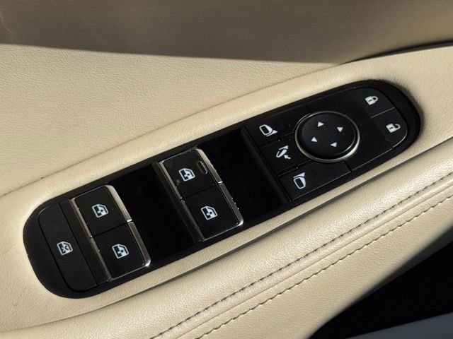 Used 2022 Gray INFINITI LUXE image 18