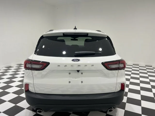 New 2026 Star White Metallic Tri-coat Ford ST-Line image 4