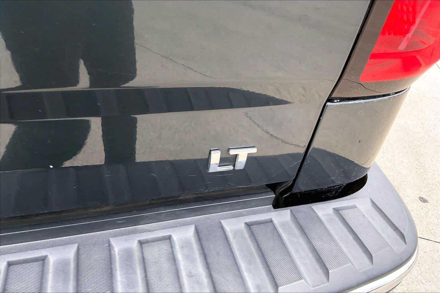 Used 2018 Graphite Metallic Chevrolet LT image 10
