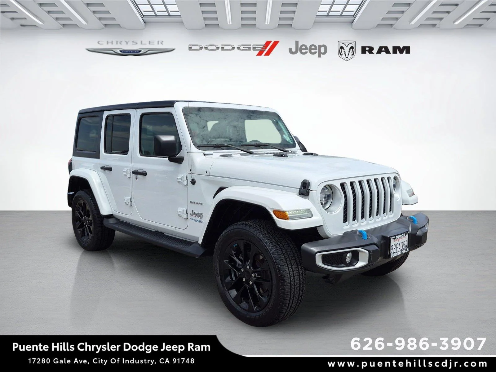 Used 2022 Bright White Clearcoat Jeep Unlimited Sahara image 1