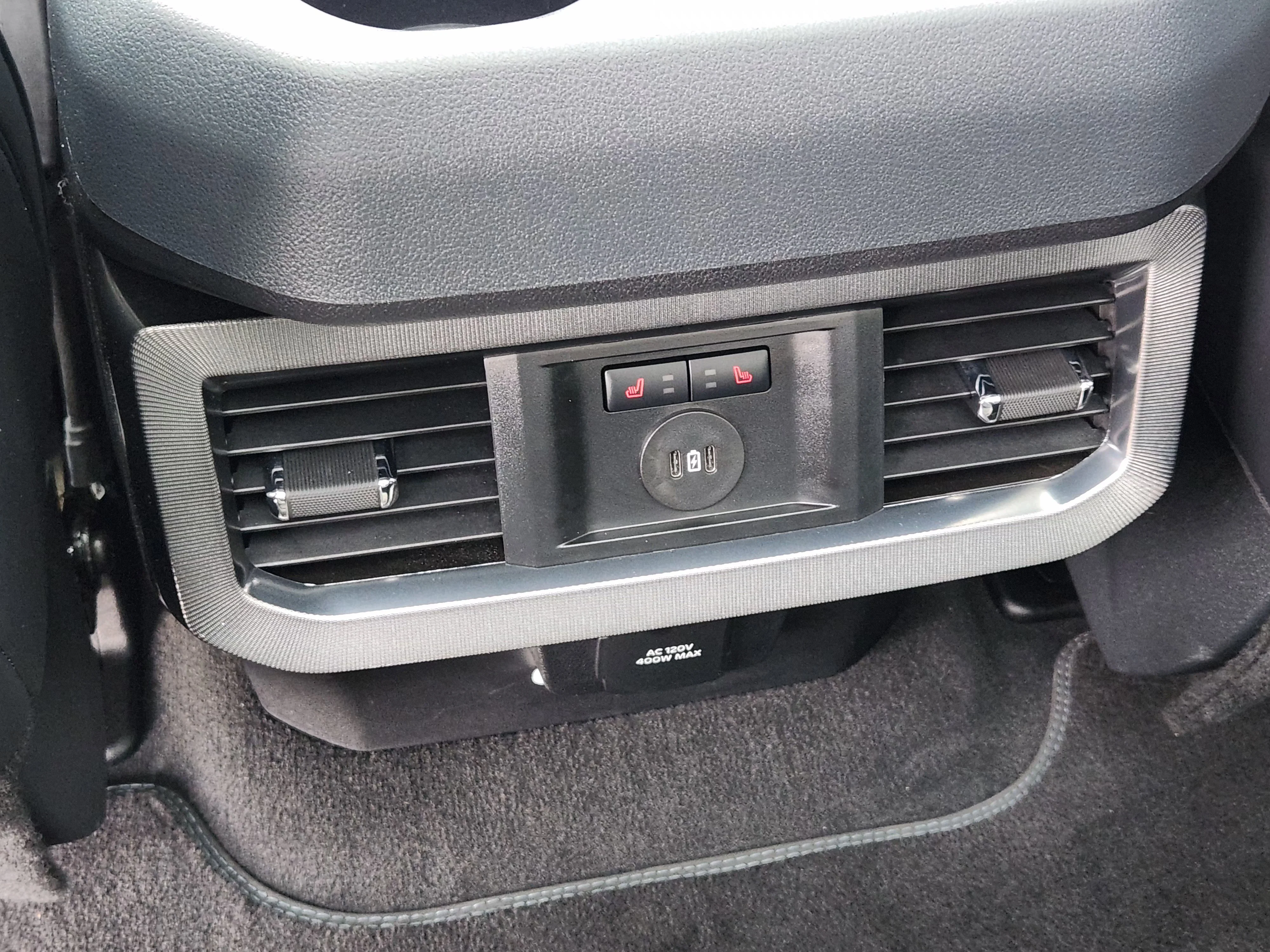 Used 2025  Ford Platinum image 32