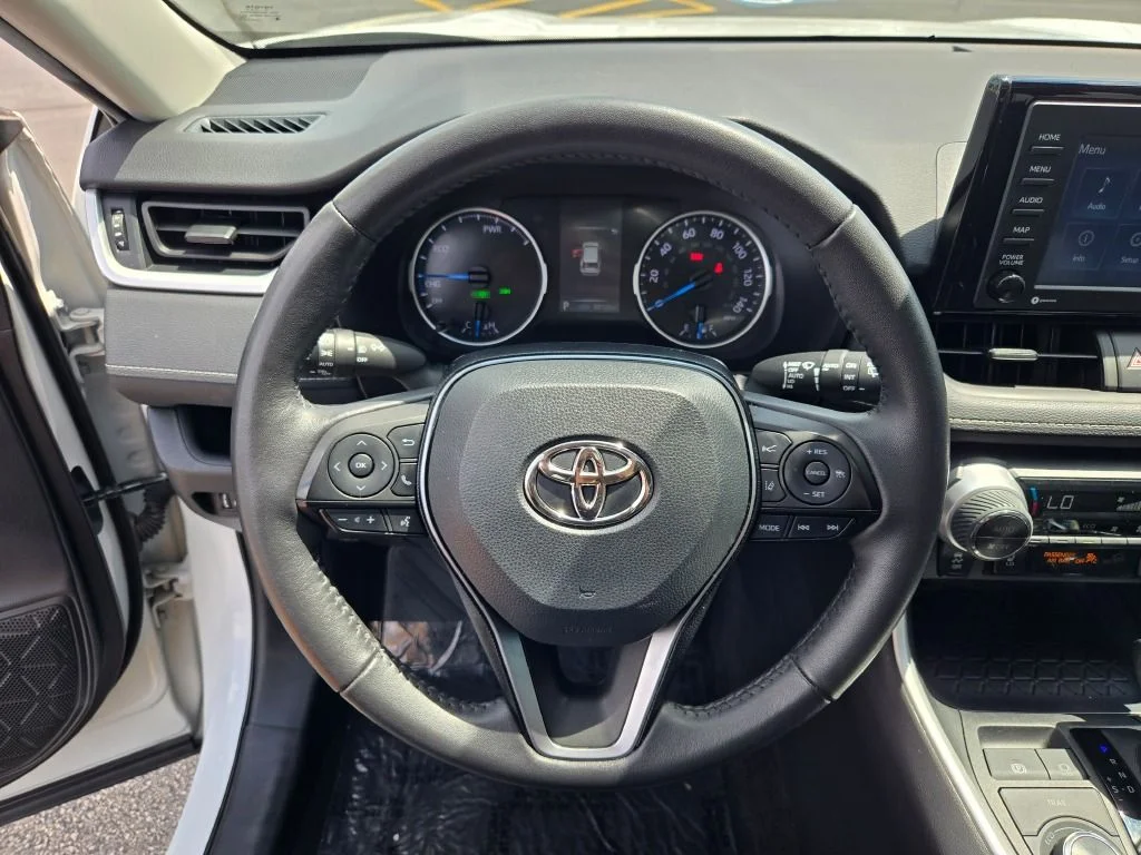 Used 2021 White Toyota XLE image 35