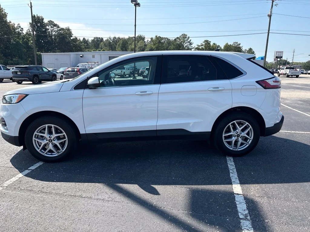 Used 2024 Oxford White Ford SEL image 2