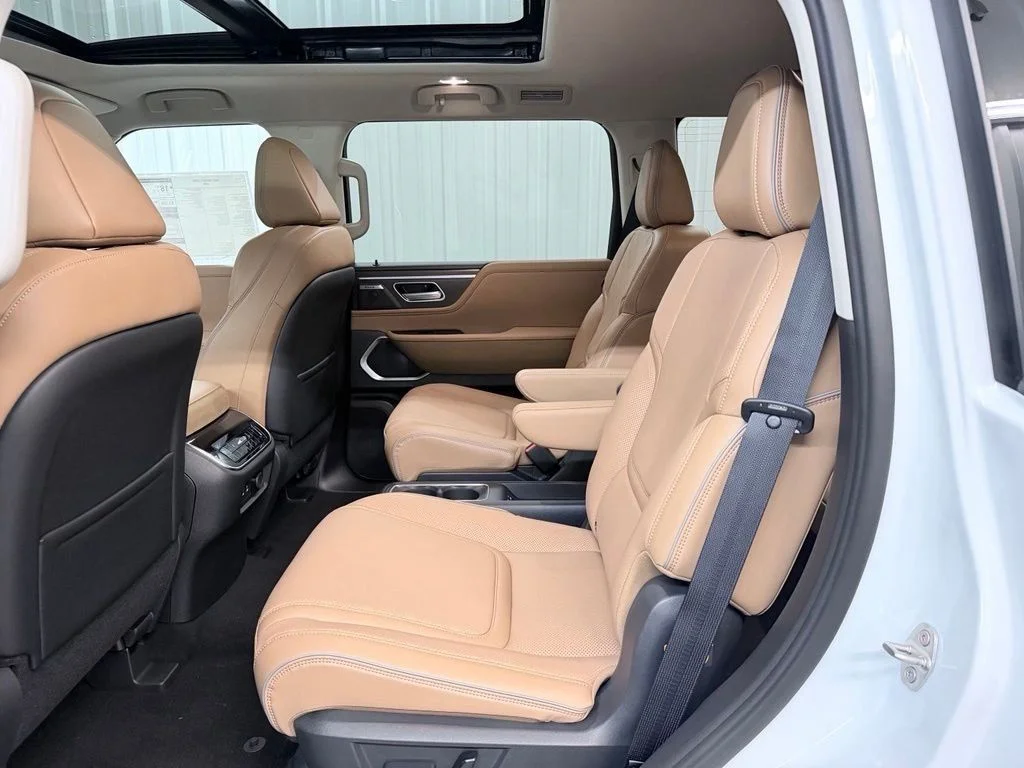 New 2027 RADIANT WHITE INFINITI Luxe 2WD image 37