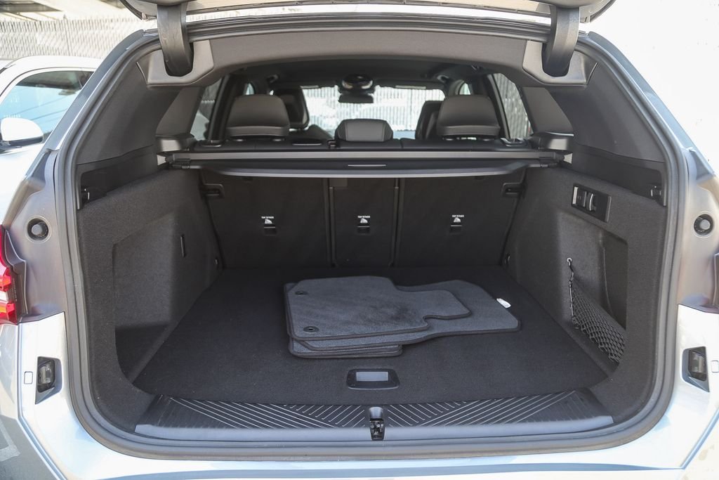 Used 2026 Skyscraper Grey Metallic BMW 30 xDrive image 23