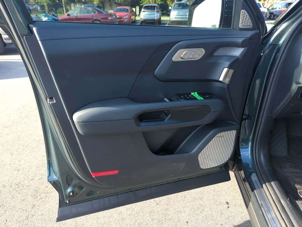 New 2027 Black Jade Green Kia SX image 17