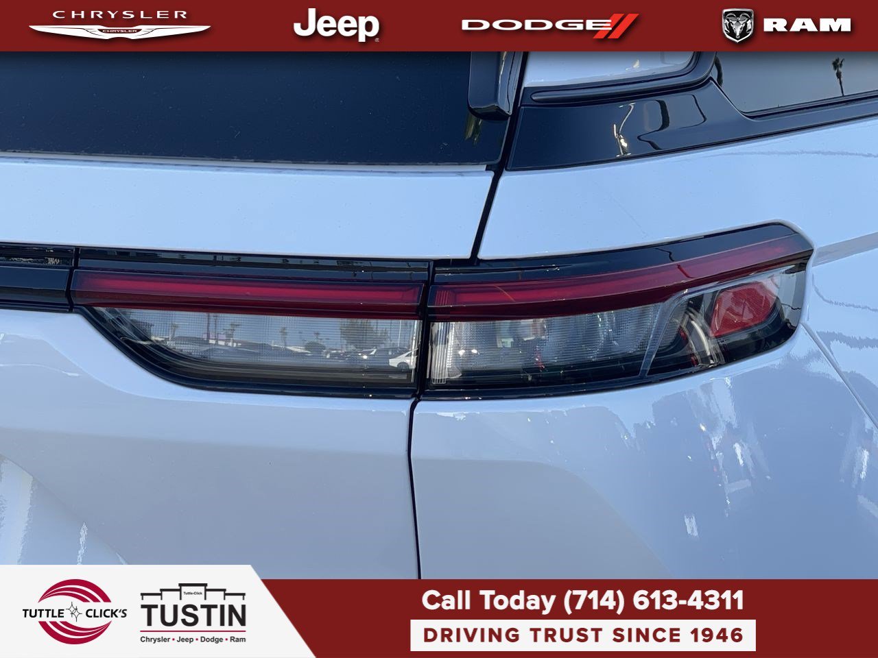 New 2026 Bright White Clear-Coat Exterior Paint Jeep Limited Reserve image 9