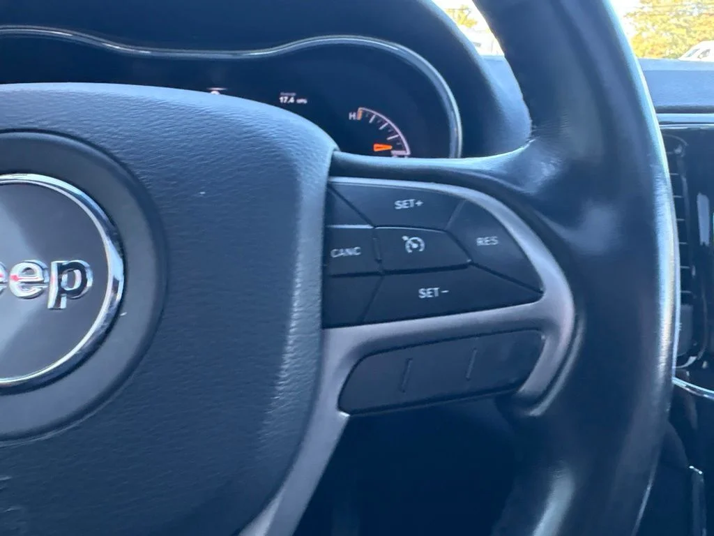 Used 2020 White Jeep Altitude image 28