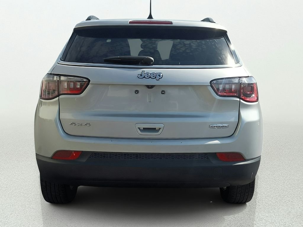 Used 2024 Silver Jeep Latitude image 5