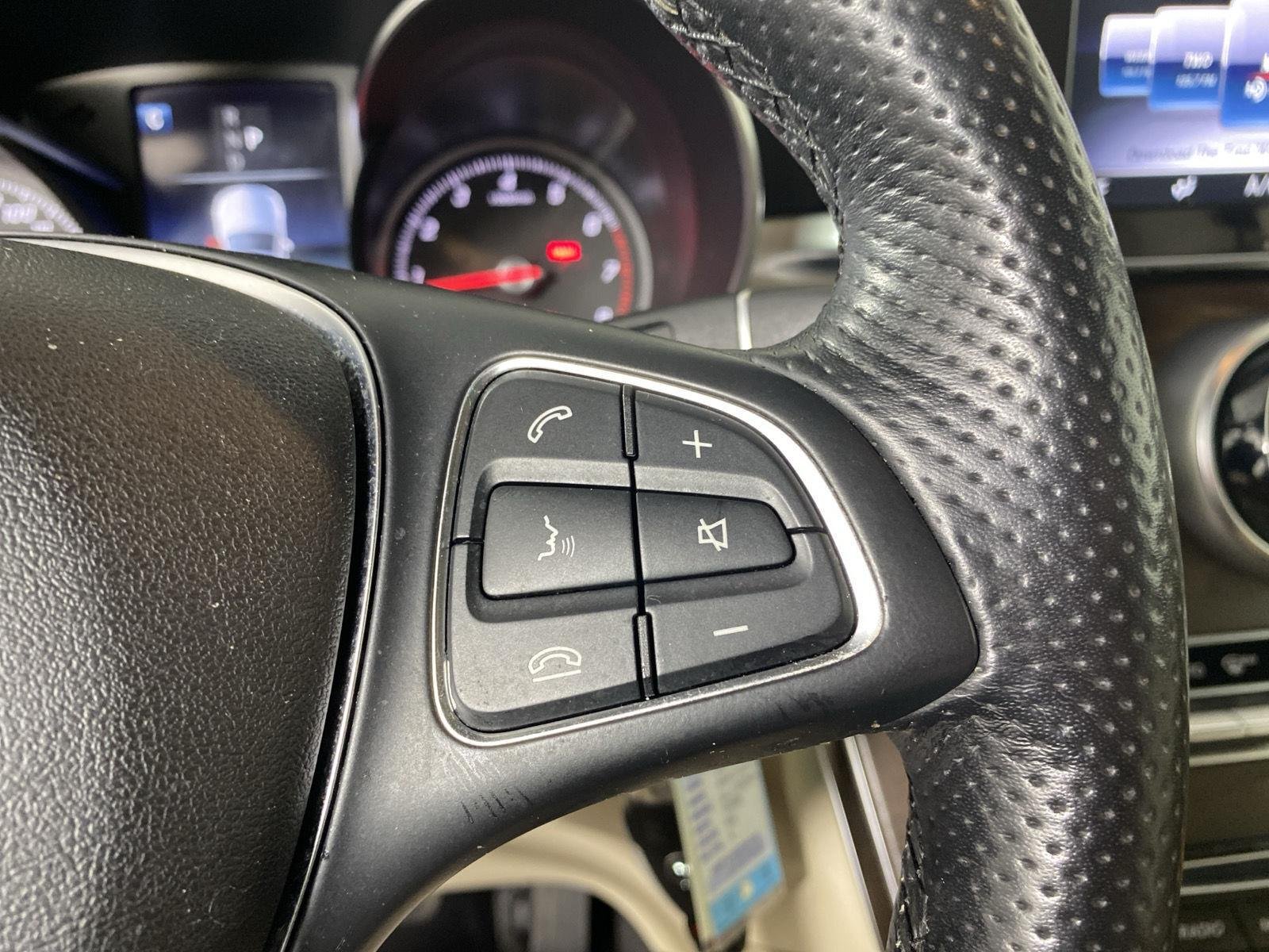 Used 2018 Obsidian Black Metallic Mercedes-Benz GLC 300 image 21