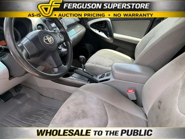 Used 2010 White Toyota Base image 17