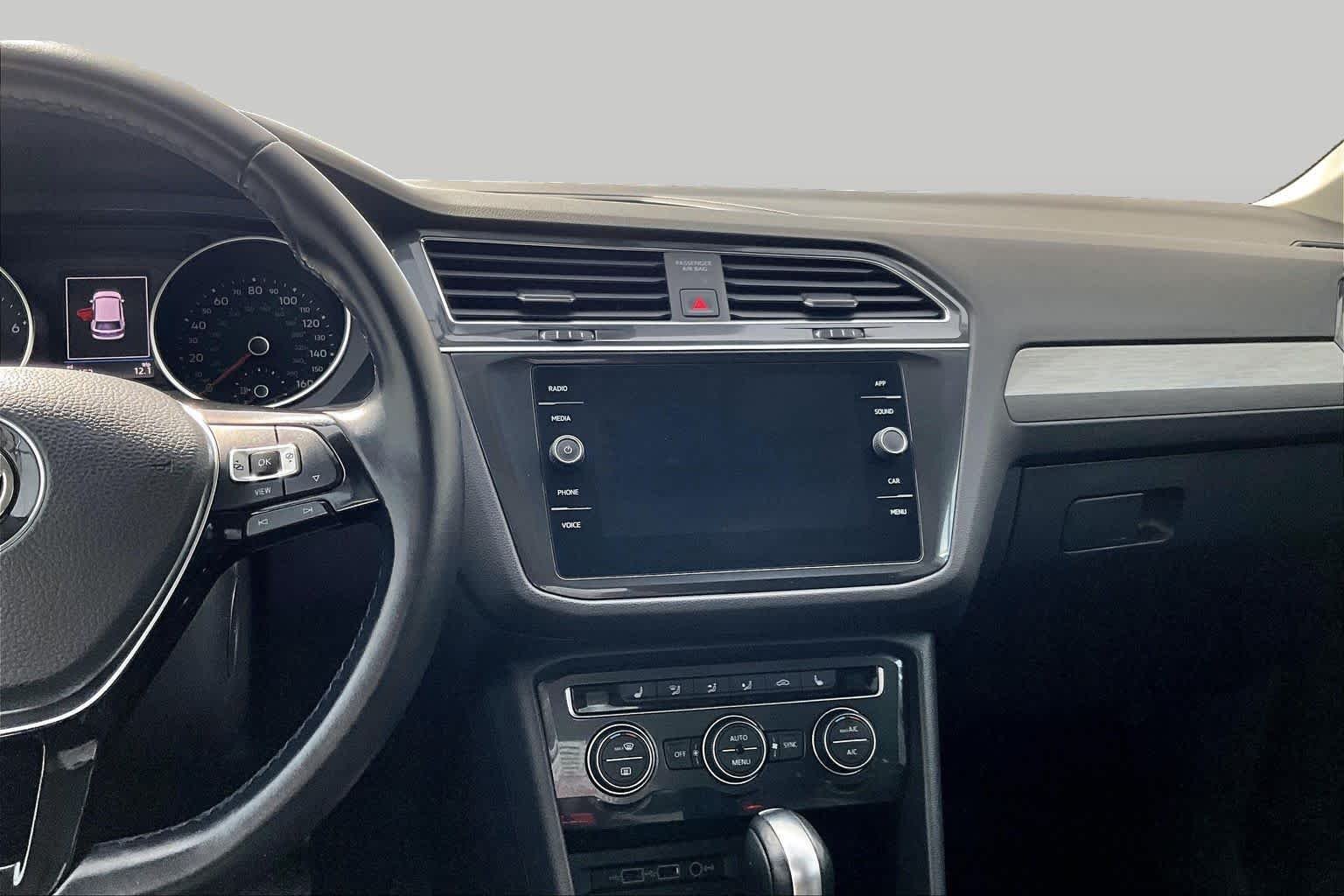 Used 2019 Pure White Volkswagen SE image 7
