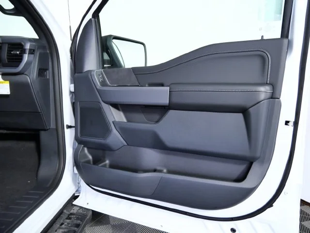 New 2026 Oxford White Ford XLT image 11