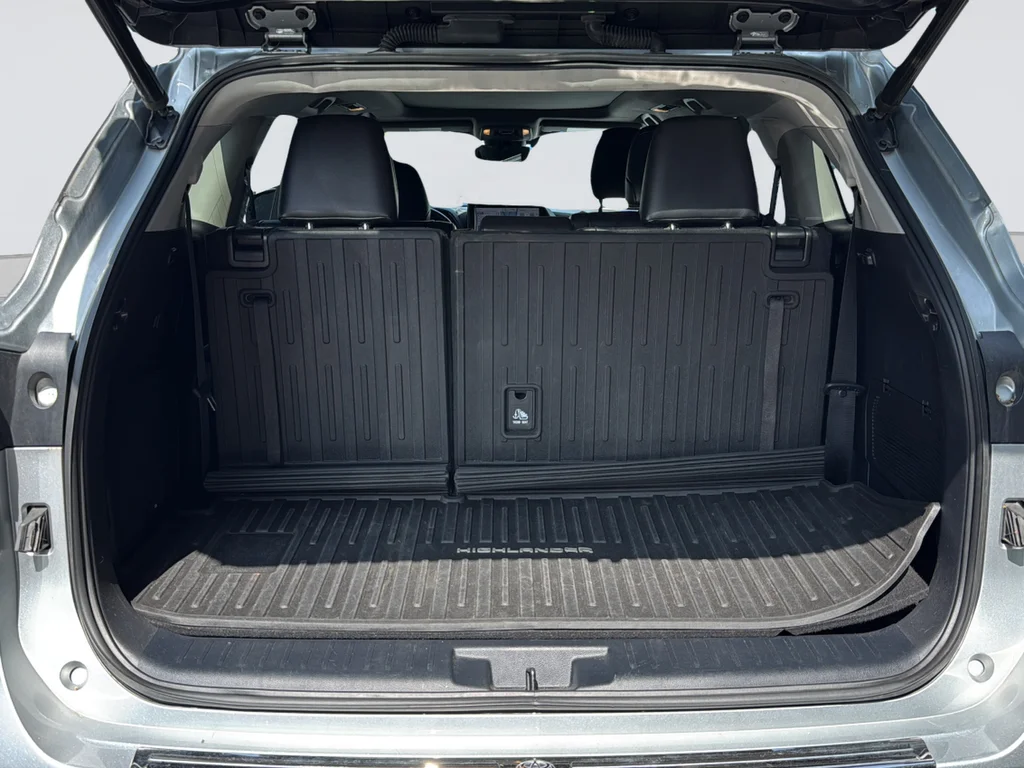 Used 2021 Silver Toyota Platinum image 35