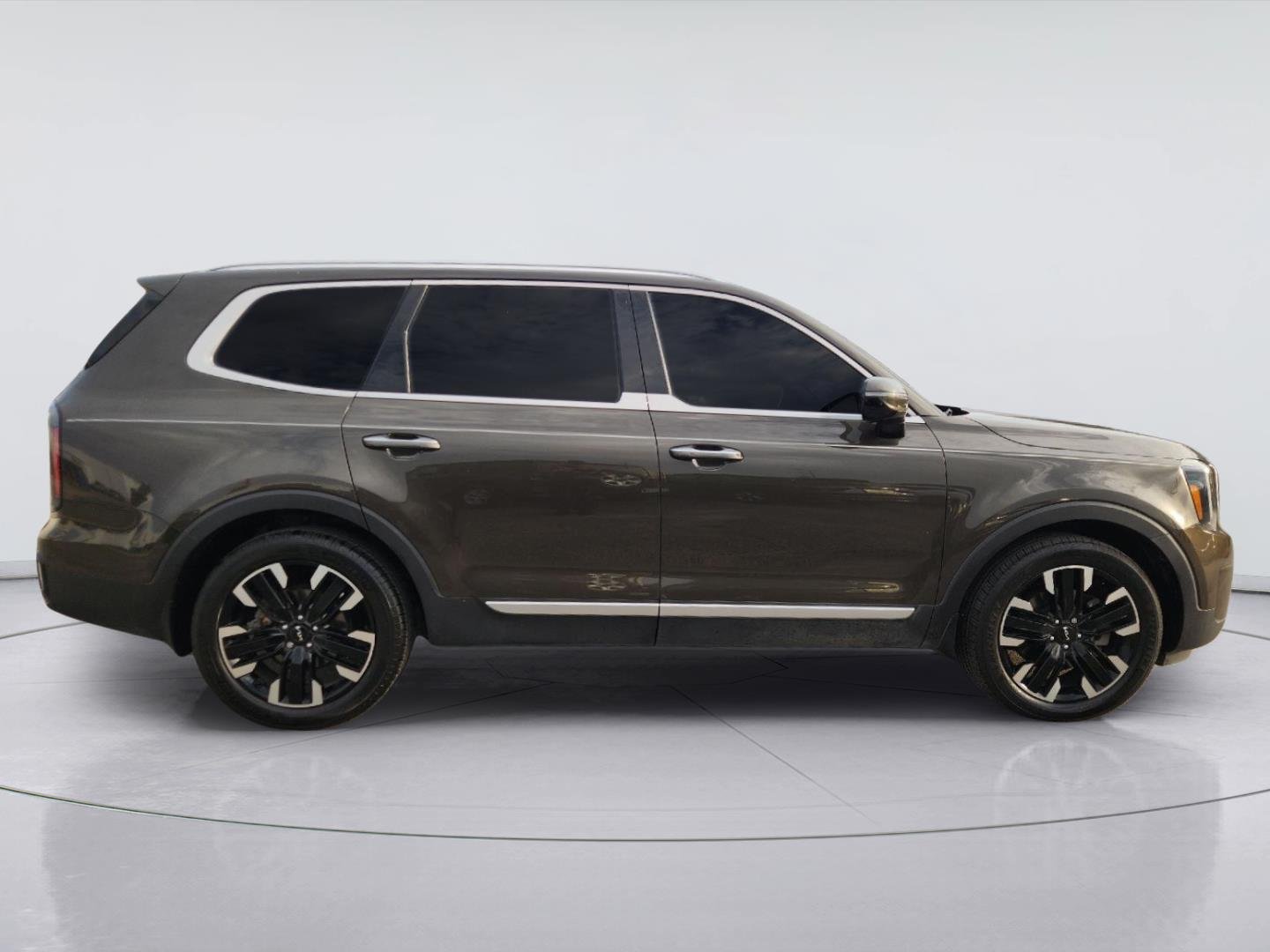 Used 2024 Dark Moss Kia SX image 4