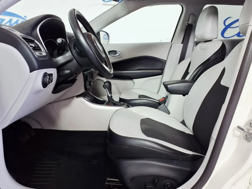 Used 2018 White Clearcoat Jeep Latitude image 9