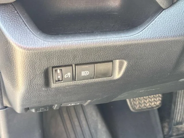 Used 2021 White Toyota XLE image 29